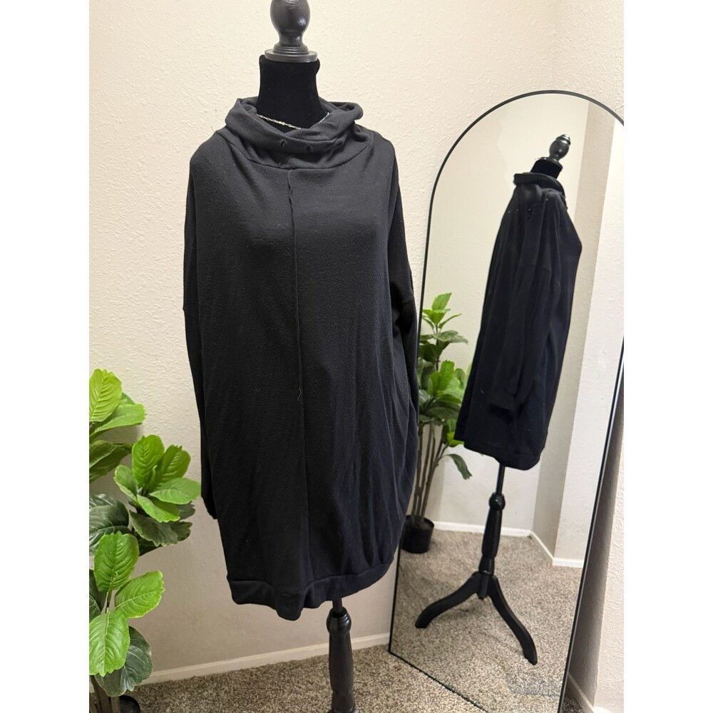 Black oversized sweater